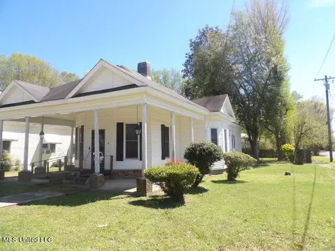 Exterior - 155 W Cypress St, Charleston, MS 38921 photo 2 of 7