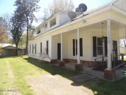 Exterior - 155 W Cypress St, Charleston, MS 38921 photo 3 of 7