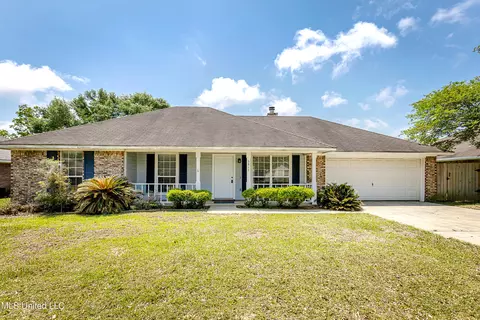 6817 Post Oak Dr, Ocean Springs, MS 39564