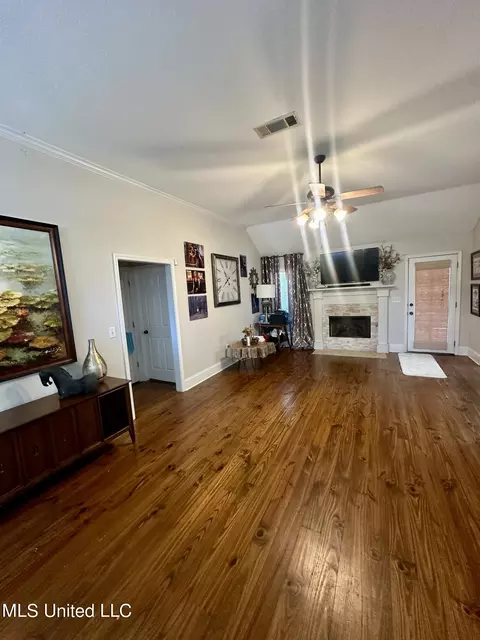 Living - 104 Old Gin Cv, Madison, MS 39110 photo 1 of 1
