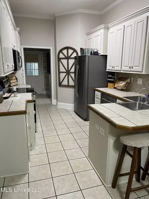 Kitchen - 104 Old Gin Cv, Madison, MS 39110 photo 3 of 3