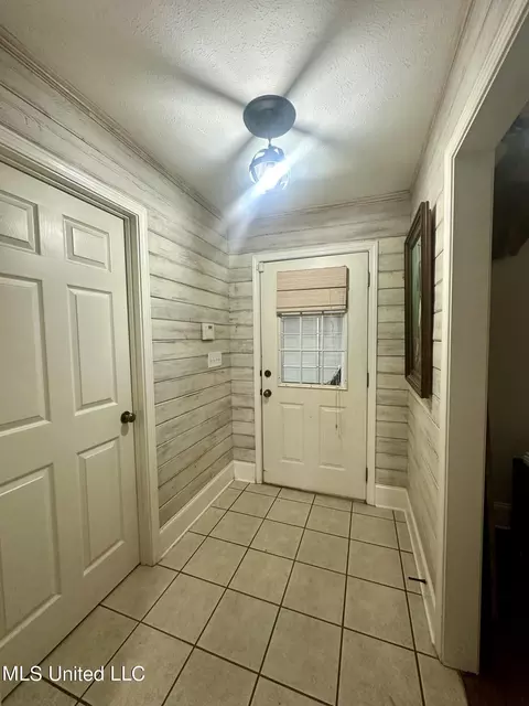 Entry Way - 104 Old Gin Cv, Madison, MS 39110 photo 2 of 2