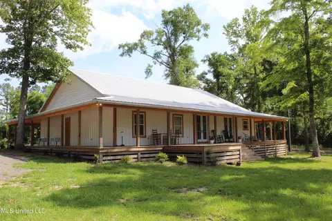 154 Country Oak Cir, Lucedale, MS 39452