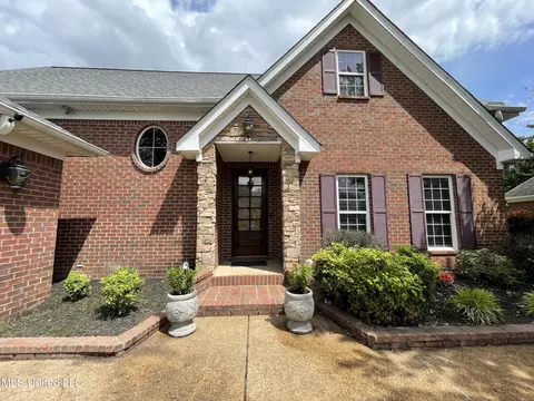 Exterior - 1628 Cedar Trace Dr, Hernando, MS 38632 photo 2 of 3