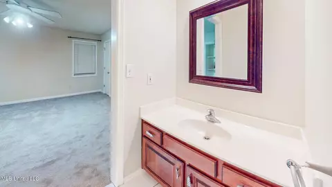 Bath - 1628 Cedar Trace Dr, Hernando, MS 38632 photo 4 of 4