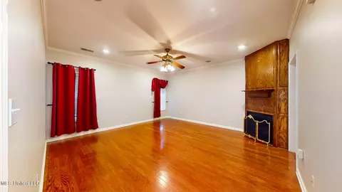 Living - 1628 Cedar Trace Dr, Hernando, MS 38632 photo 4 of 5