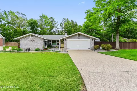 8826 Hana Pl, Diamondhead, MS 39525