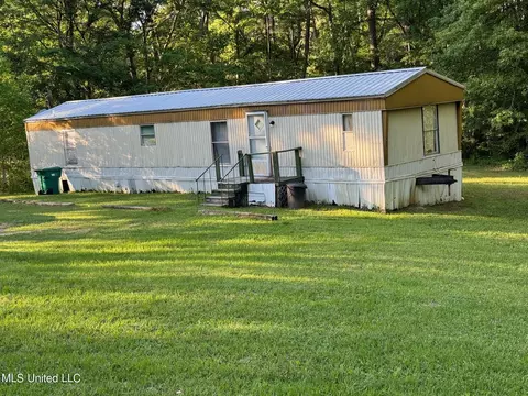 104 Rolling Hills Dr, Raymond, MS 39154
