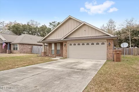 10532 Roundhill Drive Dr, Gulfport, MS 39503