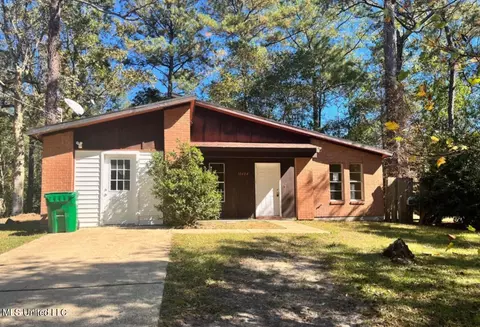 10404 Riverbend Cir, Moss Point, MS 39562