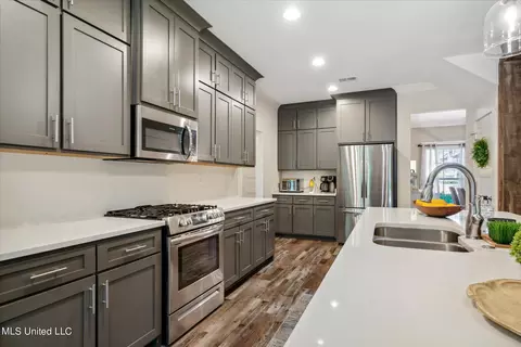 Kitchen - 3792 Reghans Pl, Hernando, MS 38632 photo 2 of 5