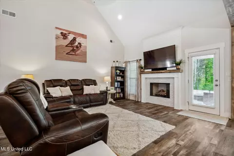 Living - 3792 Reghans Pl, Hernando, MS 38632 photo 1 of 3
