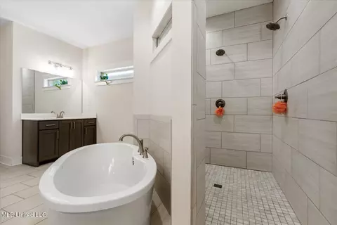 Bath - 3792 Reghans Pl, Hernando, MS 38632 photo 3 of 4