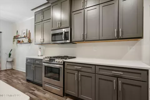 Kitchen - 3792 Reghans Pl, Hernando, MS 38632 photo 3 of 5