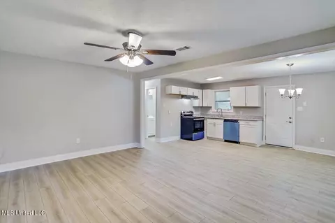 6659 Lake Forest Dr, Jackson, MS 39213 photo 4