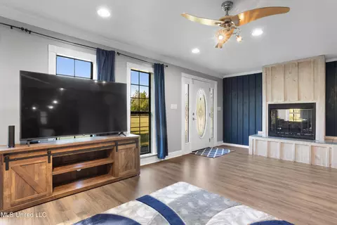 Living - 7900 Carlos Keyes Rd, Moss Point, MS 39562 photo 3 of 3