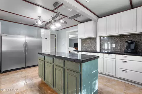 Kitchen - 7900 Carlos Keyes Rd, Moss Point, MS 39562 photo 6 of 6