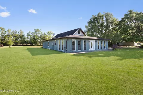 Exterior - 7900 Carlos Keyes Rd, Moss Point, MS 39562 photo 3 of 13