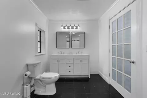 Bath - 7900 Carlos Keyes Rd, Moss Point, MS 39562 photo 1 of 5