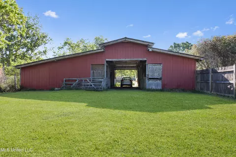Exterior - 7900 Carlos Keyes Rd, Moss Point, MS 39562 photo 9 of 13