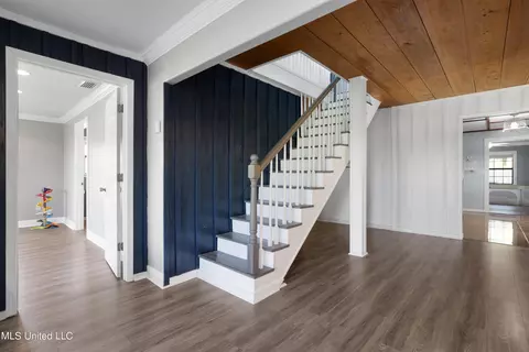 Entry Way - 7900 Carlos Keyes Rd, Moss Point, MS 39562 photo 1 of 2