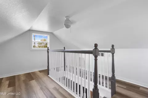 Entry Way - 7900 Carlos Keyes Rd, Moss Point, MS 39562 photo 2 of 2