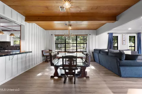 Dining - 7900 Carlos Keyes Rd, Moss Point, MS 39562 photo 1 of 2