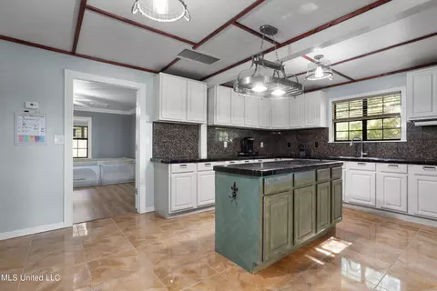 Kitchen - 7900 Carlos Keyes Rd, Moss Point, MS 39562 photo 2 of 6