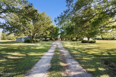 Exterior - 7900 Carlos Keyes Rd, Moss Point, MS 39562 photo 5 of 13