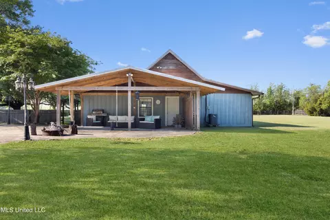 Exterior - 7900 Carlos Keyes Rd, Moss Point, MS 39562 photo 7 of 13