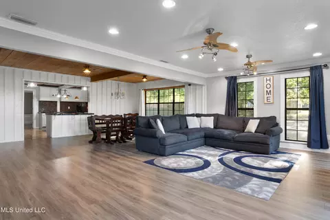 Living - 7900 Carlos Keyes Rd, Moss Point, MS 39562 photo 1 of 3