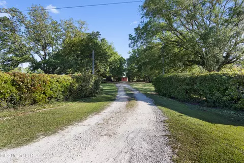Exterior - 7900 Carlos Keyes Rd, Moss Point, MS 39562 photo 4 of 13