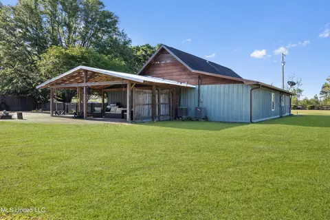 Exterior - 7900 Carlos Keyes Rd, Moss Point, MS 39562 photo 8 of 13