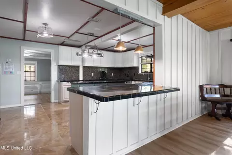 Kitchen - 7900 Carlos Keyes Rd, Moss Point, MS 39562 photo 1 of 6