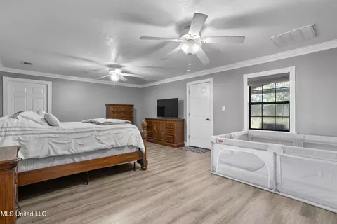 Bedroom - 7900 Carlos Keyes Rd, Moss Point, MS 39562 photo 2 of 5