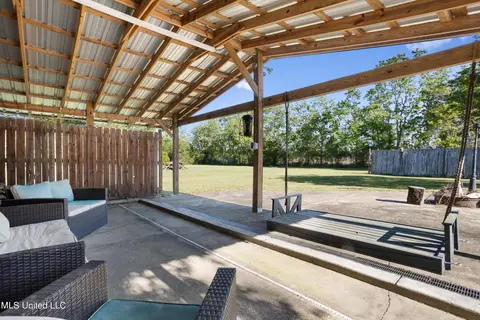 Exterior - 7900 Carlos Keyes Rd, Moss Point, MS 39562 photo 6 of 13