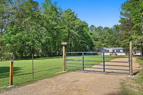 1515 Dunn Rd, Terry, MS 39170