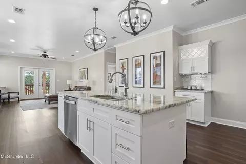 Kitchen - 112 Pitcher Pt, Long Beach, MS 39560 photo 3 of 5