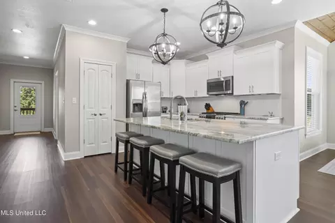 Kitchen - 112 Pitcher Pt, Long Beach, MS 39560 photo 2 of 5
