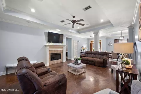 Living - 196 Raulston Dr, Byram, MS 39272 photo 2 of 3