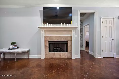Living - 196 Raulston Dr, Byram, MS 39272 photo 3 of 3