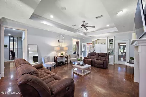 Living - 196 Raulston Dr, Byram, MS 39272 photo 1 of 3