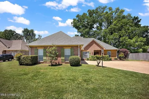 196 Raulston Dr, Byram, MS 39272