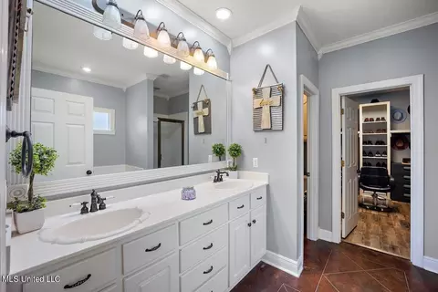 Bath - 196 Raulston Dr, Byram, MS 39272 photo 1 of 3