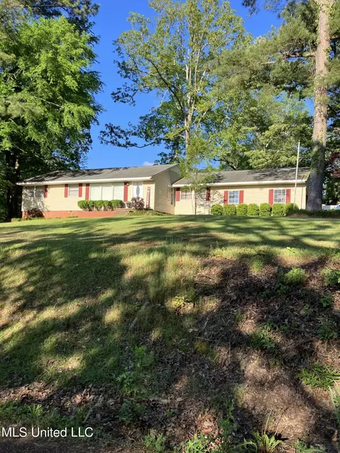 306 Oak Hill Dr, Carthage, MS 39051