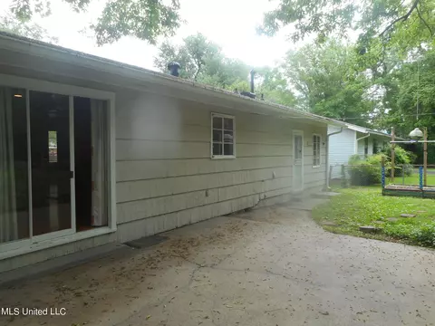 Exterior - 1503 Wilhurst St, Jackson, MS 39211 photo 6 of 7