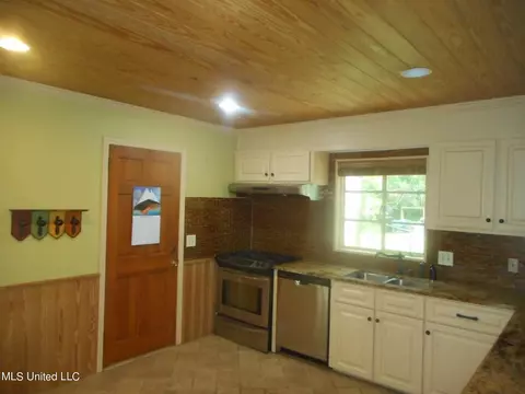 Kitchen - 1503 Wilhurst St, Jackson, MS 39211 photo 1 of 3