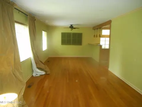 Living - 1503 Wilhurst St, Jackson, MS 39211 photo 1 of 4
