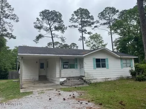 612 Main St, Ocean Springs, MS 39564