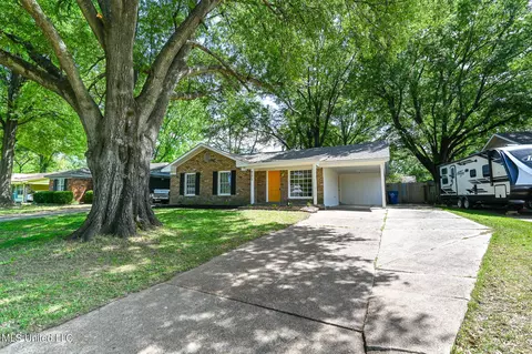 8272 Cedarbrush Dr, Southaven, MS 38671